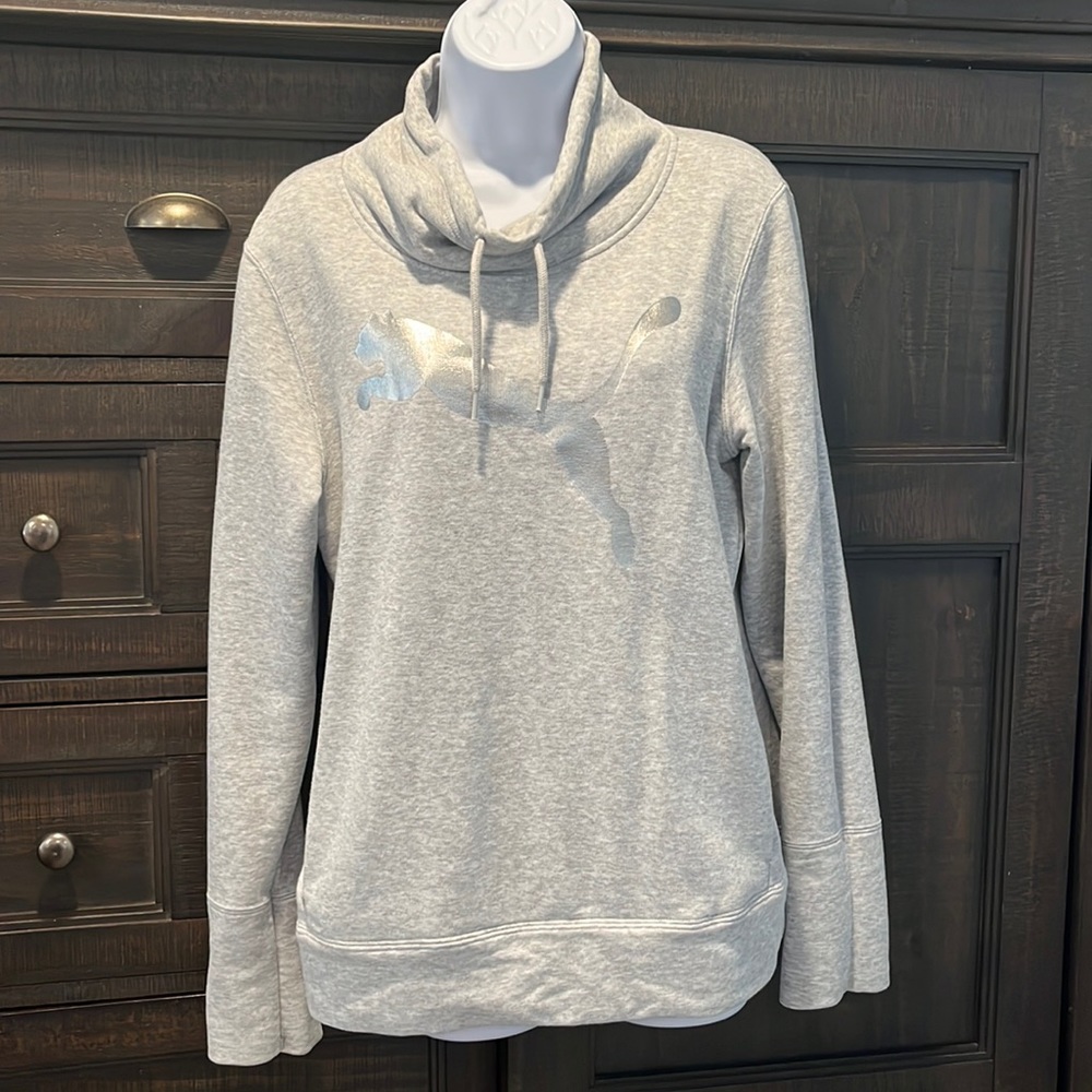 Puma sweatshirt women’s light gray cowl neck, large pocket, sz Medium, cozy
